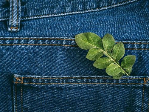 Un'alternativa più sicura ed ecologica al permanganato di potassio per la finitura del denim